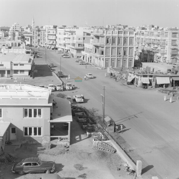 مشهد من شارع الملك عبدالعزيز بجدة